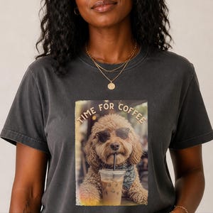 Koszulka Comfort Colors Dog Coffee, koszulka Time For Coffee | Bluza Goldendoodle Labradoodle Aussiedoodle | Znawca mrożonej kawy Cavapoo zdjęcie 6