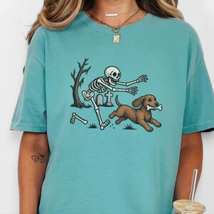 Halloween T-shirt met Teckel, cadeau met skelethond, Halloween T-shirt met Doxie-print, T-shirt met Wienerhond, grappig griezelig Doberman-shirt afbeelding 8