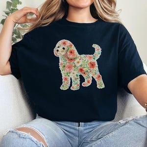 T-shirt « Maman Cavapoo », imprimé silhouette florale Cavapoo, art silhouette de chien, motif floral moderne pour animaux de compagnie, idée cadeau pour propriétaire de croisé Caniche image 5
