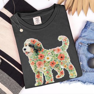 Comfort Colors Bernedoodle T-shirt, bloemensilhouet, cadeau voor hondenliefhebbers, T-shirt, tuinkunst voor hondenmoeders en -vaders, botanische huisdiereigenaar, Bernedoodle T-shirt afbeelding 10
