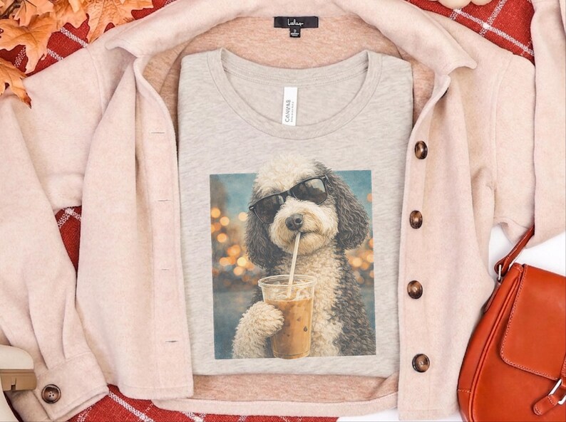 Camiseta de perro con café, camiseta de perro Sheepadoodle con café helado, camiseta divertida de Sheepadoodle, camiseta de verano para amantes del café, camiseta de mamá de Sheepadoodle imagen 8