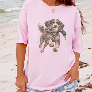 Aussiedoodle T-shirt voor de eendenjacht, cadeau voor watervogeljagers, retro natuur T-shirt, T-shirt voor eendenjagers afbeelding 7