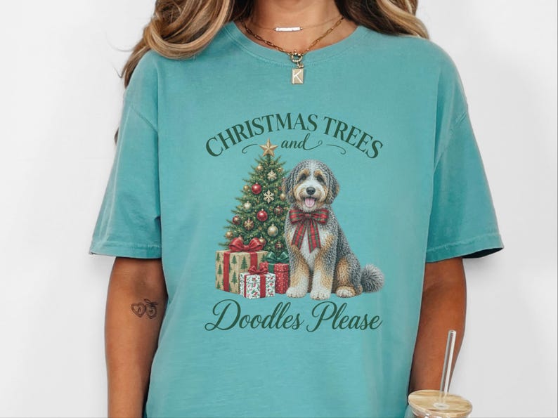 Aussiedoodle jultröja, julklapp för husdjursälskare, julgranar och klotter tack, hundmamma-tröja, festlig valptröja bild 9