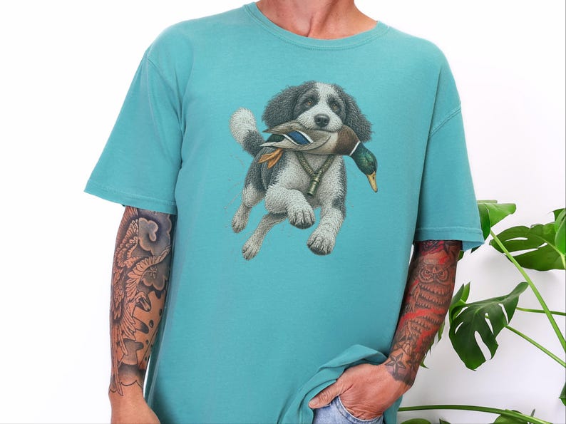 Sheepadoodle-Shirt, Geschenk für Entenjäger, Wasservogeljäger-Shirt, Sheepadoodle-Papa, Jagdhund-Kunst, Outdoor-Jagd-Shirt Bild 1