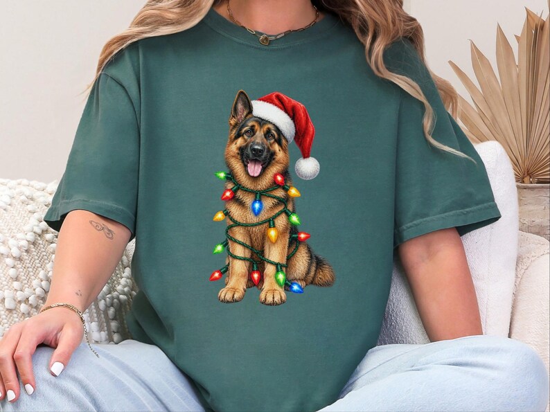 Camiseta navideña de pastor alemán, regalo navideño para perros, sudadera para mamás de pastor alemán, camiseta con luces navideñas, regalo para dueños de perros imagen 1