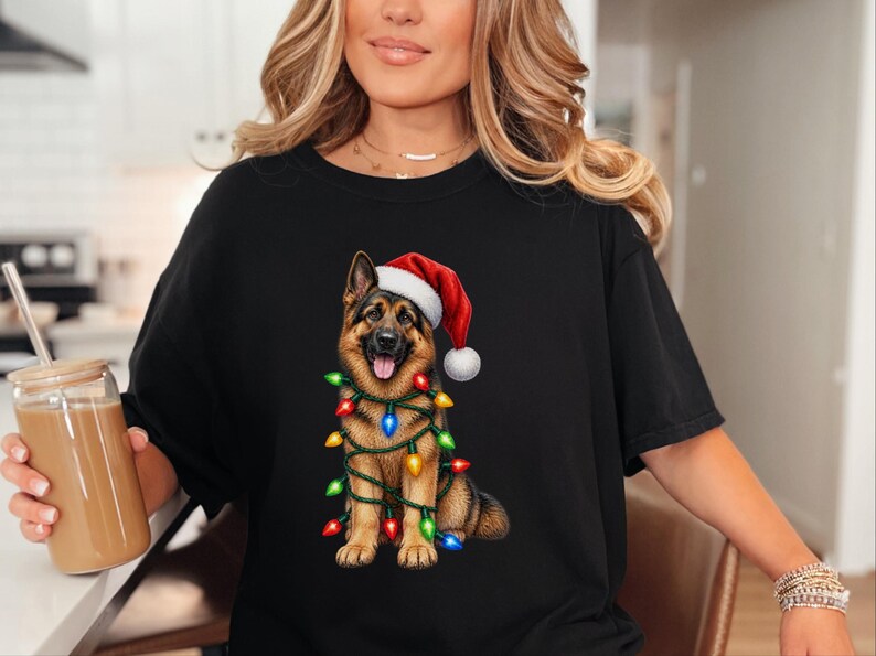 Camiseta navideña de pastor alemán, regalo navideño para perros, sudadera para mamás de pastor alemán, camiseta con luces navideñas, regalo para dueños de perros imagen 8