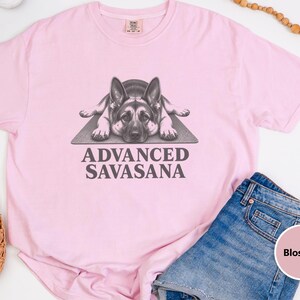 German Shepherd Shirt, Funny Dog T Shirt, Advanced Savasana, Yoga Lover Gift, Dog Owner Tee, Meditation Humor, Fitness Gift imagem 1