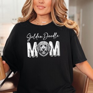Camiseta Comfort Colors Doodle Mama, Camiseta para Mãe de Golden Doodle, Estampa para Amantes de Goldendoodle, Presente Divertido para Pais de Cães, Presente para Donos de Pets imagem 1