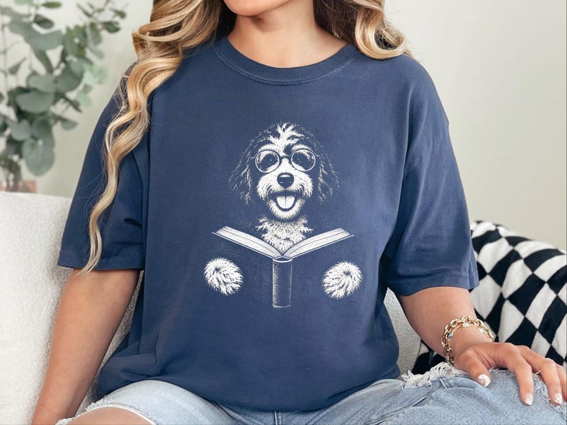 Camiseta para perros lectores, regalo para mamás de Bernedoodle, camiseta para Bernedoodles lectores, amante de los perros lectores, regalo para dueños de Doodles, camiseta de biblioteca imagen 9