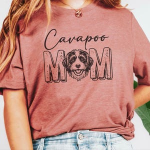 Cavapoo-Mama-Shirt, süßes Doodle-T-Shirt | Geschenk für Hundeliebhaberinnen, T-Shirt für Pudel-Mischlingsbesitzerinnen | Lustige Kleidung für Hundemamas, Geschenkidee für frischgebackene Hundemamas Bild 5