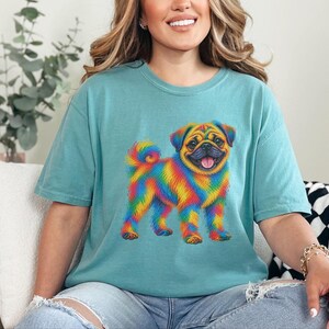 T-shirt pour amoureux des carlins, cadeau avec illustration colorée de chien, t-shirt chiot arc-en-ciel, cadeau pour propriétaire de carlin, t-shirt chien mignon, illustration vibrante d'animaux de compagnie image 5