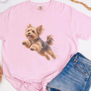 Koszulka dla psa Yorkie, prezent dla mamy Yorkie, koszulka Yorkshire Terrier, koszulka Flying Yorkie, prezent dla psa Agility, prezent dla właściciela małego psa zdjęcie 2