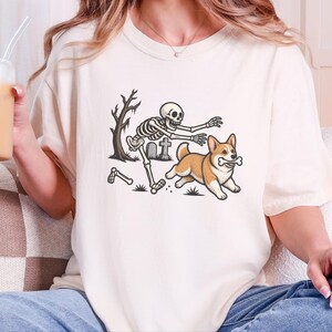 T-shirt met skelethond, Halloween Corgi-shirt, grappig Corgi-cadeau, griezelig T-shirt, Corgi-moedershirt, T-shirt met skelethond afbeelding 9