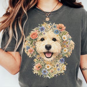 Comfort Colors Doodle Dog Gift, Golden Doodle Floral Tee, Watercolor Dog Art, Goldendoodle Owner Gift, Spring Summer, Goldendoodle Print immagine 4