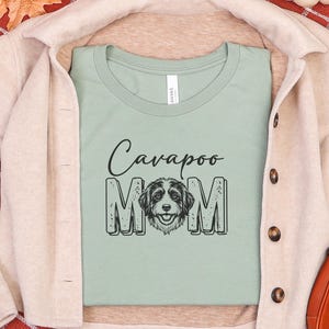 Cavapoo-Mama-Shirt, süßes Doodle-T-Shirt | Geschenk für Hundeliebhaberinnen, T-Shirt für Pudel-Mischlingsbesitzerinnen | Lustige Kleidung für Hundemamas, Geschenkidee für frischgebackene Hundemamas Bild 7
