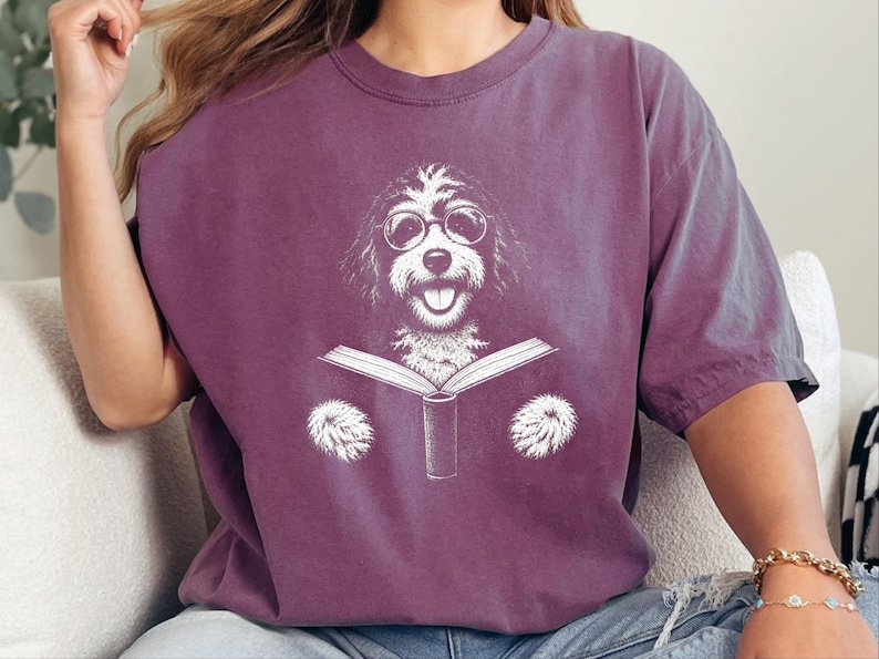 Camiseta para perros lectores, regalo para mamás de Bernedoodle, camiseta para Bernedoodles lectores, amante de los perros lectores, regalo para dueños de Doodles, camiseta de biblioteca imagen 3
