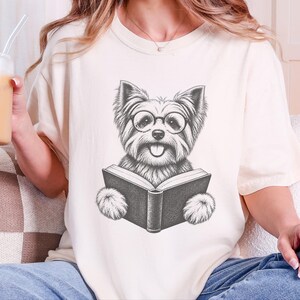 Maglietta con Yorkshire Terrier che legge, regalo per amanti dei libri e dei cani, maglietta con Yorkshire Terrier, regalo per appassionati di libri, maglietta per amanti della biblioteca, maglietta per appassionati di lettura immagine 9