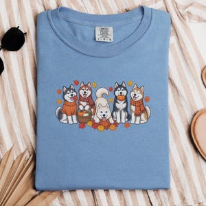 Autumn Dog Shirt, Husky Lover Gift, Fall Huskies Gathering Sweatshirt, Siberian Husky Dad Tee, Cute Puppy Pumpkin Fall Apparel afbeelding 4