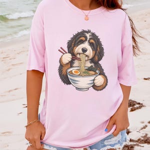 Bernedoodle Ramen T-shirt, cadeau voor ramenliefhebbers, cadeau voor Bernedoodle hondenmoeder, T-shirt met Japans eten, grappig T-shirt met hondenprint afbeelding 2