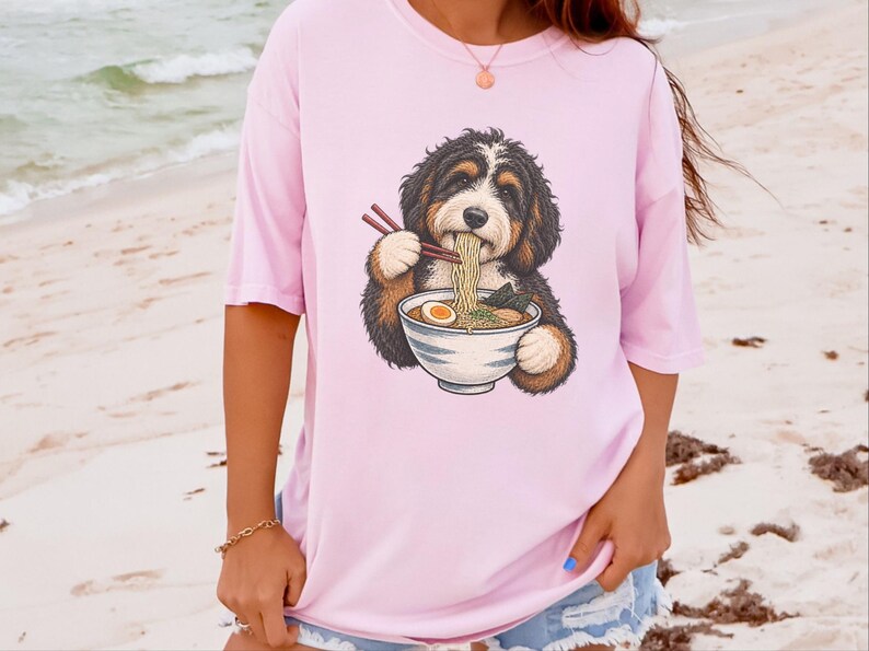 Bernedoodle Ramen T-shirt, cadeau voor ramenliefhebbers, cadeau voor Bernedoodle hondenmoeder, T-shirt met Japans eten, grappig T-shirt met hondenprint afbeelding 2