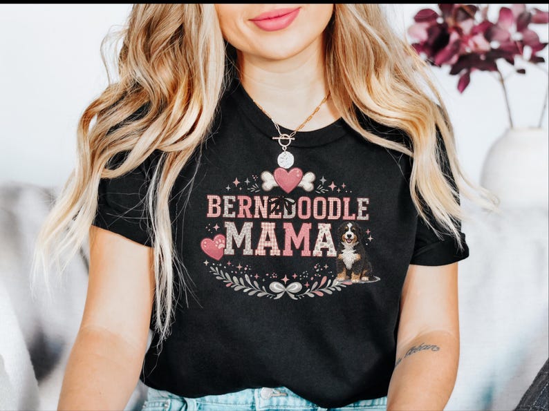 Bernedoodle-T-Shirt, Bernedoodle-Mama-Herz-Hundeknochen-Wappen, Hundesilhouette-Print, süßes Bernedoodle-Besitzer-Top, trendige Hundemama, Top für Hundeliebhaber Bild 5