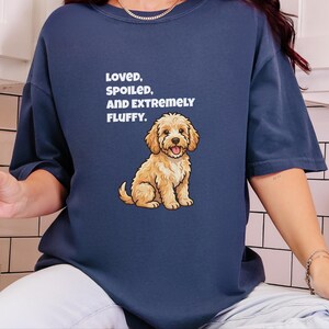 T-shirt Comfort Colors pour maman de Cockapoo, T-shirt « Aimée, gâtée et extrêmement douce », T-shirt pour propriétaire de Goldendoodle, Vêtements pour amoureux des chiens Cavapoo image 7