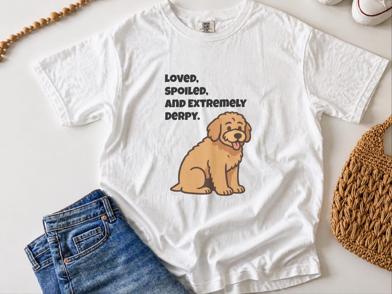 Maglietta divertente con Goldendoodle di Comfort Colors, maglietta "Amato, viziato ed estremamente buffo", maglietta per la mamma di un Golden Retriever, maglietta per la mamma di un Golden Doodle immagine 7