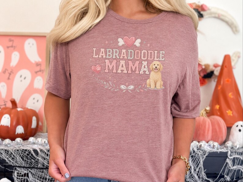 Regalo per la mamma di un Labradoodle, Maglietta per la mamma di un Labradoodle, Maglietta per il proprietario di un Golden Doodle, Maglietta per la mamma di un cane, Regalo per gli amanti dei Doodle, Regali per i genitori di cani immagine 2