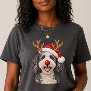 Camiseta navideña para Sheepadoodle, sudadera navideña para perros, regalo para dueños de Sheepadoodle, conjunto navideño para perros. imagen 5