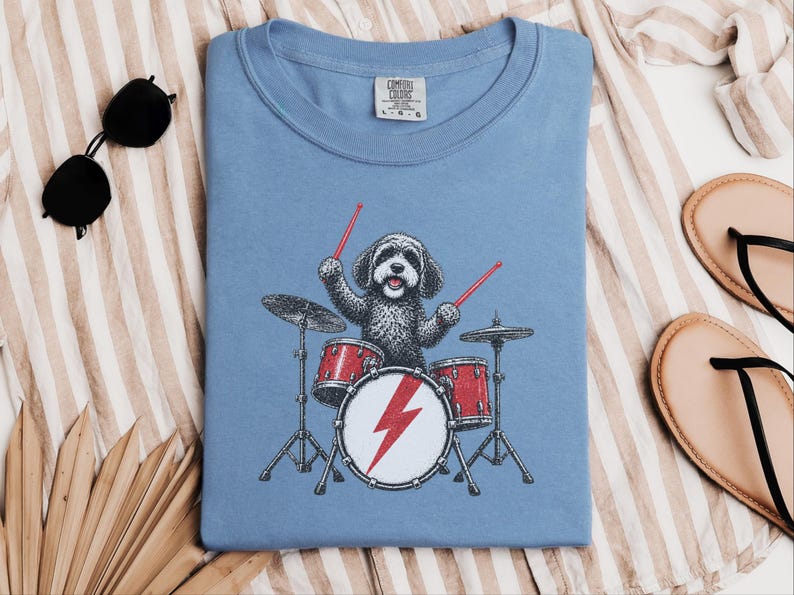 Cavapoo-shirt, cadeau voor Cavapoo-moeder, rockende drummer-shirt, hond die drumt, shirt voor muziekliefhebbers, rockband-shirt, grappig cadeau voor hondenbezitters afbeelding 9