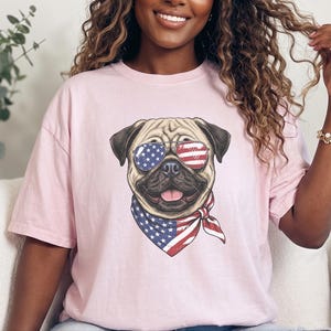 Comfort Colors Patriotisch Hondenshirt, Grappige Mopshond Sweatshirt, Patriotisch T-shirt met Amerikaanse Vlag en Mopshond, Shirt voor de Amerikaanse Onafhankelijkheidsdag (4 juli) afbeelding 4