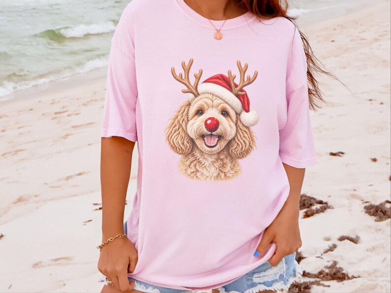 Camiseta de Natal com Maltipoo, Presente para Cachorro com Gorro de Papai Noel, Moletom de Natal para Pet, Camiseta com Filhote de Rena, Roupa de Natal para Amantes de Cães imagem 4