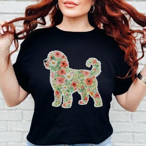 Maglietta con motivo Aussie Doodle, silhouette floreale Australian Doodle, schizzo botanico di cane, regalo per amanti degli animali ad acquerello, design floreale primaverile immagine 3