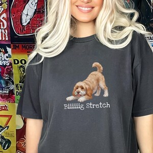 Camiseta divertida de Cockapoo de Comfort Colors, camiseta elástica extragrande, estampado artístico de perro Doodle juguetón, regalo para amantes de los Doodle marrones, regalo para mamás y papás de Cockapoo imagen 8