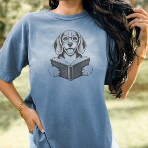 T-shirt Beagle, Cadeau pour amoureux des Beagles, T-shirt pour passionnés de lecture, T-shirt pour lecteurs et bibliophiles, T-shirt avec un chien qui lit, T-shirt bibliothèque, T-shirt livres image 7