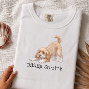 Camiseta divertida de Cockapoo de Comfort Colors, camiseta elástica extragrande, estampado artístico de perro Doodle juguetón, regalo para amantes de los Doodle marrones, regalo para mamás y papás de Cockapoo imagen 2