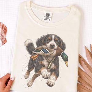 Bernedoodle jachtshirt, cadeau voor watervogeljager, shirt voor eendenjacht, T-shirt voor sportieve honden, cadeau voor Bernedoodle-eigenaar afbeelding 1