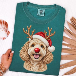 Camiseta de Natal com Maltipoo, Presente para Cachorro com Gorro de Papai Noel, Moletom de Natal para Pet, Camiseta com Filhote de Rena, Roupa de Natal para Amantes de Cães imagem 7