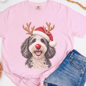 Camiseta navideña para Sheepadoodle, sudadera navideña para perros, regalo para dueños de Sheepadoodle, conjunto navideño para perros. imagen 8