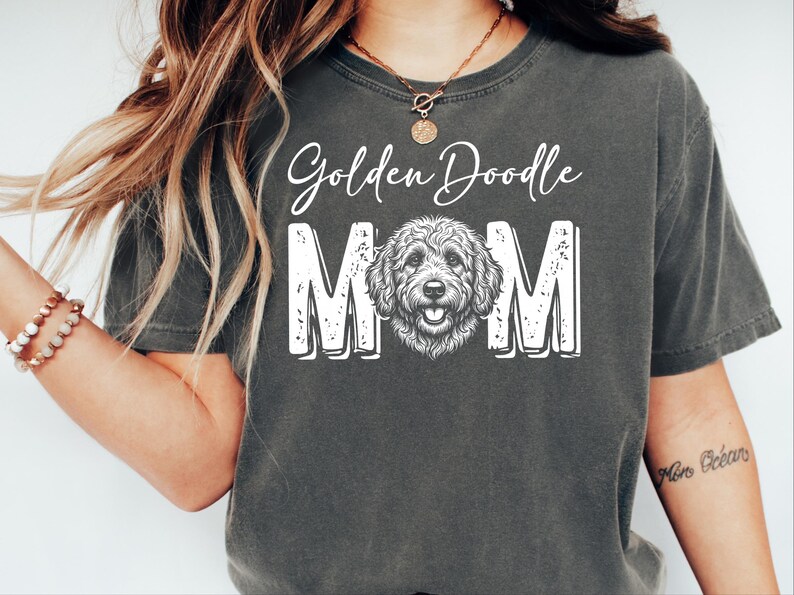 Camiseta Comfort Colors Doodle Mama, Camiseta para Mãe de Golden Doodle, Estampa para Amantes de Goldendoodle, Presente Divertido para Pais de Cães, Presente para Donos de Pets imagem 6