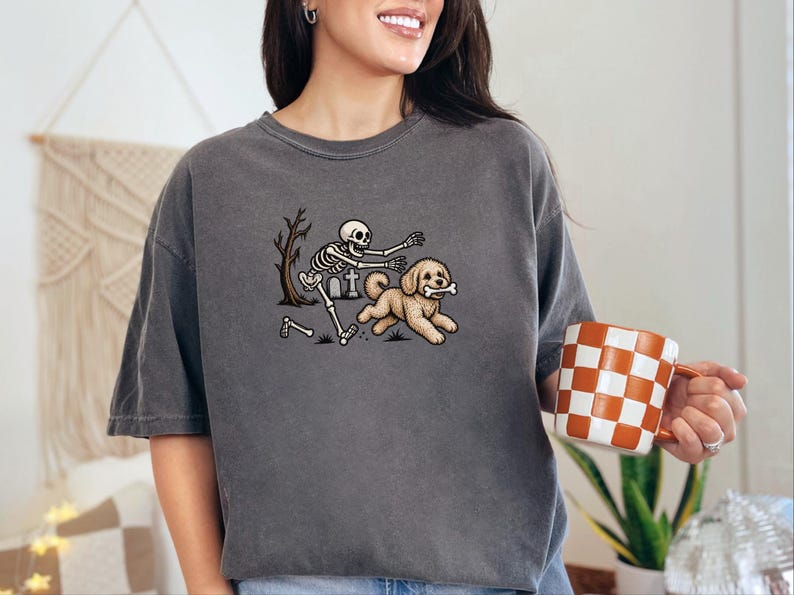 Camiseta de Halloween para Maltipoo, Camiseta de perro esqueleto, Regalo divertido de Halloween para perros, Camiseta espeluznante para dueños de mascotas, Camiseta para amantes de los Maltipoo imagen 4