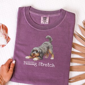Camiseta elástica grande Comfort Colors Aussiedoodle Art, regalo divertido para amantes de los perros Doodle, camiseta para nuevos dueños de cachorros, para mamás y papás Goldendoodle, camiseta divertida para mascotas imagen 6