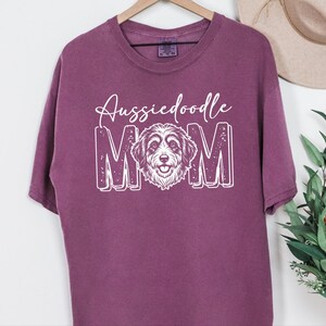 Comfort Colors Aussiedoodle Moeder Cadeau Shirt, Gepersonaliseerd Huisdier T-shirt met Hondenlijnkunst, T-shirt voor Aussie Doodle Liefhebbers, Hondenmama Crewneck Huisdiereigenaar Cadeau afbeelding 8
