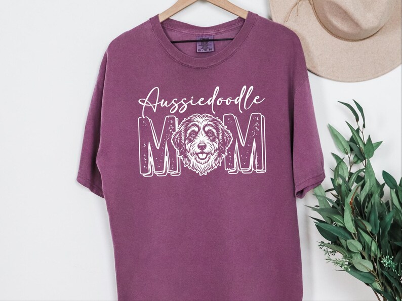 Comfort Colors Aussiedoodle Moeder Cadeau Shirt, Gepersonaliseerd Huisdier T-shirt met Hondenlijnkunst, T-shirt voor Aussie Doodle Liefhebbers, Hondenmama Crewneck Huisdiereigenaar Cadeau afbeelding 8