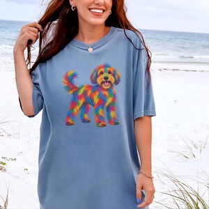 Camiseta de perro Schnoodle, regalo para dueños de Schnoodle, arte de perros colorido, camiseta con estampado de garabatos, ropa para amantes de los perros imagen 5