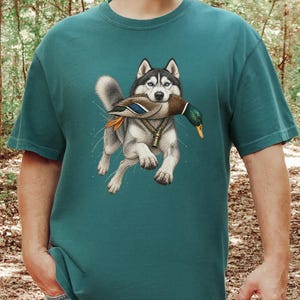 T-Shirt mit Siberian Husky-Motiv, Geschenk für Entenjäger, T-Shirt für Wasservogeljäger, Geschenk für Husky-Liebhaber, Entenjagd-Shirt, T-Shirt mit Wildtiermotiven, Geschenk für Naturliebhaber Bild 5