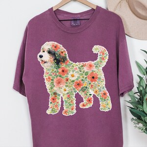 Comfort Colors Bernedoodle T-shirt, bloemensilhouet, cadeau voor hondenliefhebbers, T-shirt, tuinkunst voor hondenmoeders en -vaders, botanische huisdiereigenaar, Bernedoodle T-shirt afbeelding 11