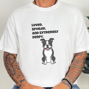 Comfort Colors rolig Bostonterrier-tröja, älskad, bortskämd och extremt derpy-tröja, nyckfull Bostonterrier-tröja för hundägare, rolig hundtröja bild 6