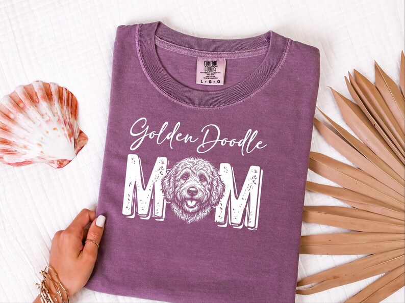 Camiseta Comfort Colors Doodle Mama, Camiseta para Mãe de Golden Doodle, Estampa para Amantes de Goldendoodle, Presente Divertido para Pais de Cães, Presente para Donos de Pets imagem 2
