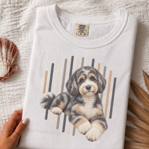 Aussiedoodle shirt, Aussiedoodle cadeau, shirt voor hondenmoeder, driekleurig puppy shirt, shirt voor doodle-liefhebbers, cadeau voor hondeneigenaar afbeelding 2